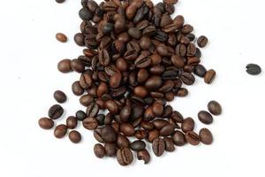 grãos de café isolados em um fundo branco