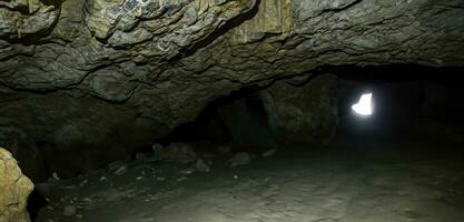 caverna subterrâneo desfiladeiro caverna túnel fenda dentro Rocha foto