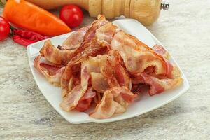 lanche de bacon frito no café da manhã foto