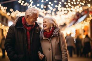 feliz dois Senior casal tendo Boa Tempo juntos às noite mercado justo dentro inverno estação plano de fundo,ai gerado foto