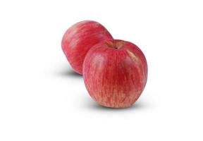 maçã fuji isolada em um fundo branco foto