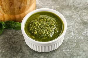 caseiro vegetariano manjericão pesto molho foto