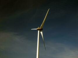 vento poder plantar rotor fechar visualizar. força do vento gerador. verde energia conceito foto