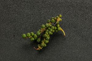 verde Pimenta milho amontoar isolado foto