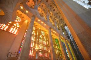 dentro da sagrada familia, espanha foto