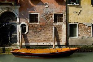 paisagem urbana tradicional de veneza com gôndola foto