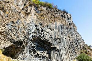 natural basalto pedras dentro Garni desfiladeiro dentro Armênia foto