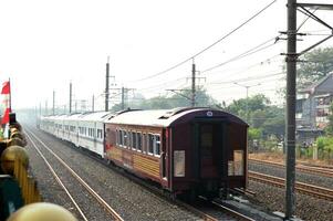 viajante linha ou elétrico trem dentro Jacarta, Indonésia foto