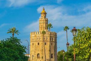 Visão do dourado torre ou torre del oro do sevilha, Andaluzia, Espanha foto