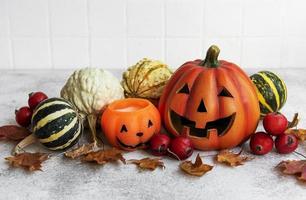 natureza morta de outono com abóboras de halloween foto
