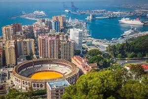 Visão do málaga com praça de touros e Porto. Espanha foto