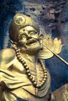 dourado estátua do uma chinês Deus às a tigre caverna têmpora wat tham seua dentro krabi, Tailândia foto