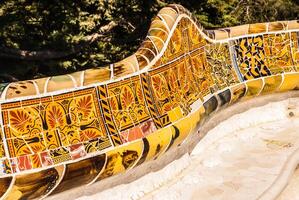 Barcelona parque guell do gaudi azulejos mosaico serpentina Banco modernismo foto