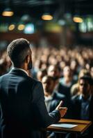 Liderança conferência apresentação diverso público fundo com esvaziar espaço para texto foto