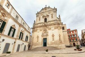 Visão do a basílica do san martino dentro barroco arquitetura dentro praça plebiscito, martina franca. foto