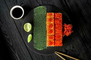 Filadélfia lista Sushi com salmão, pepino, creme queijo. Sushi cardápio. japonês Comida. foto