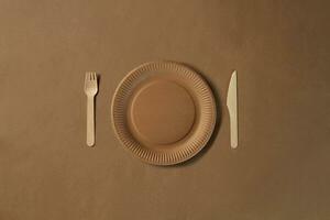 eco amigáveis descartável talheres. biodegradável construir pratos. reciclando conceito. Além disso usava dentro velozes comida, restaurantes, aprendizado, piqueniques. fechar-se. foto