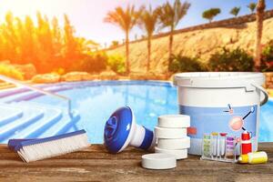 equipamento com químico limpeza produtos e Ferramentas para a manutenção do a natação piscina. foto