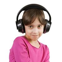 garota ouvindo música em fones de ouvido foto