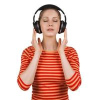 garota ouvindo música em fones de ouvido foto