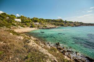 tirar o fôlego natural paisagens e beira-mar do puglia, Itália. foto