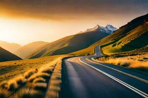 uma estrada dentro a montanhas com uma pôr do sol. gerado por IA foto