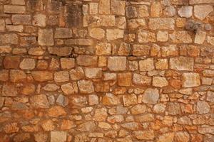 velha parede de tijolos de pedra bruta foto