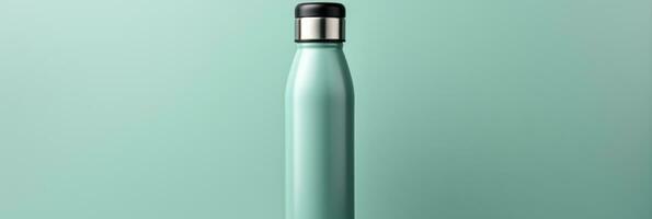 uma reutilizável metal água garrafa simbolizando sustentável viagem isolado em uma cinzento gradiente fundo foto