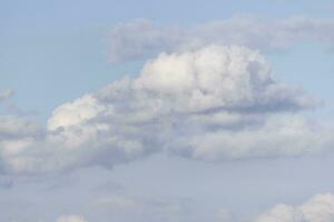 imagem do Sombrio nuvens dentro a céu foto