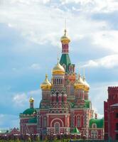 catedral da bem-aventurada virgem maria em yoshkar-ola, rússia. foto