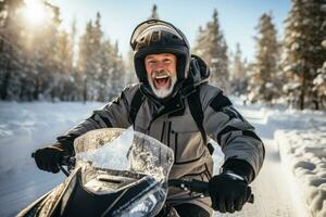 em êxtase pessoa alegremente conduzindo uma moto de neve expedição dentro uma deslumbrante inverno terreno foto