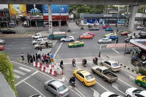 Banguecoque, Tailândia, 08 de agosto de 2020 - trânsito em Banguecoque foto