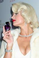 los angeles agosto 10 Paris Hilton chega às a Paris hiltons provocação fragrância lançamento às meu casa em agosto 10 2010 dentro hollywood ca foto