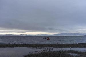 paisagem marítima com litoral de praia em petropavlovsk-kamchatsky foto