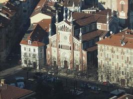 vista aérea de turin com a igreja gesu nazareno jesus de nazareth foto