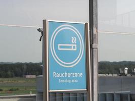 placa de área para fumantes de raucherzone foto