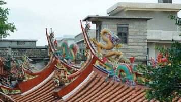 a velho pescaria Vila Visão com a tradicional arquiteturas em a sul do a China ao longo a oceano costa foto