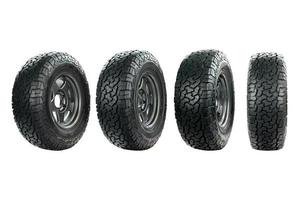 grupo de pneus de carro com roda de liga leve isolado no fundo branco foto