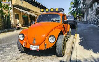 porto escondido Oaxaca México 2023 colorida sintonizado velho clássico vintage carro carros porto escondido México. foto