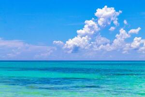 praia tropical do caribe água turquesa clara playa del carmen méxico. foto