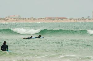 surfar escolas dentro baleal ilha, Portugal foto