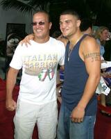 Peter manfredo jr e sr pré estreia do a esqueleto chave universal cidade andar los angeles ca agosto 2 2005 foto