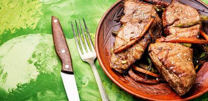 carne bifes com legumes foto