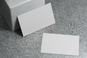 modelo de maquete de papel de cartão de visita branco foto