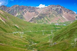 lindo montanha localizado dentro a ortles grupo Stelvio nacional parque foto