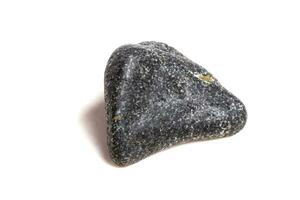 pedra mineral macro biotite um fundo branco foto