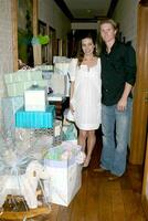 Amelia heinle e thad conta da sorte com seu chuveiro presentes Amelia heinle conta da sorte bebê chuveiro casa do melodia Thomas Scott los angeles ca Outubro 8 2007 2007 foto