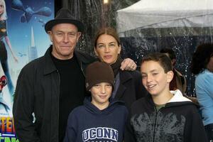 corbin Bernsen Amanda paga e filhos A chegar às a los angeles pré estreia do monstros vs alienígenas às Gibson anfiteatro dentro universal cidade ca em marcha 22 2009 foto