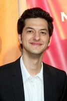 los angeles jul 30 ben Schwartz chega às a 2010 nbc verão pressione Tour festa às beverly Hilton hotel em Julho 30 2010 dentro beverly colinas ca foto