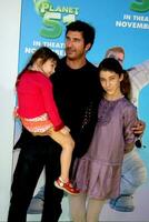 Dylan mcdermott crianças A chegar às a planeta 41 filme pré estreia manns Vila teatro Westwood los angeles ca novembro 14 2009 foto